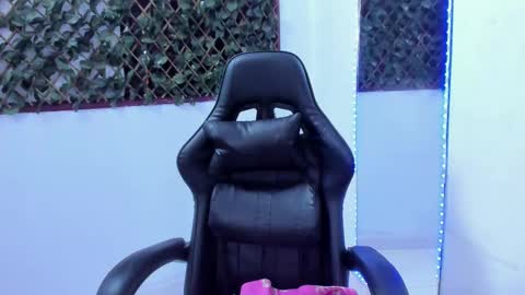 megan white 01  online show from February 15, 2025, 7:06 am