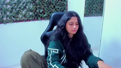 megan white 01  online show from February 23, 2025, 9:11 am