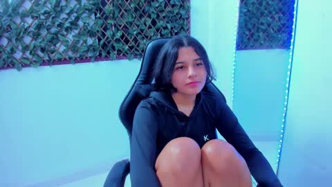 megan white 01  online show from February 25, 2025, 8:36 am