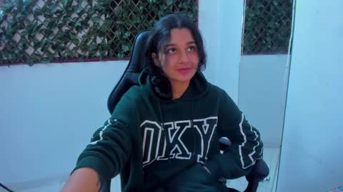 megan white 01  online show from March 3, 2025, 5:42 am