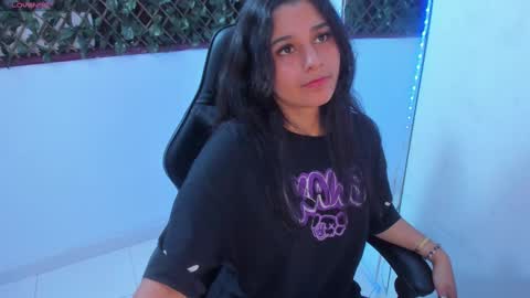 megan white 01  online show from March 5, 2025, 11:17 am