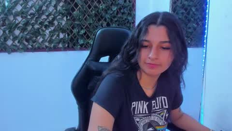 megan white 01  online show from March 6, 2025, 4:30 am