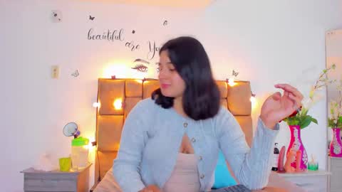 megan white 01  online show from September 9, 2025, 6:18 pm