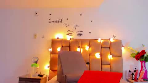 megan white 01  online show from September 12, 2025, 1:38 am