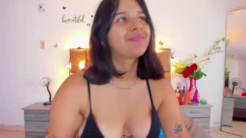 megan white 01  online show from September 24, 2025, 7:39 pm