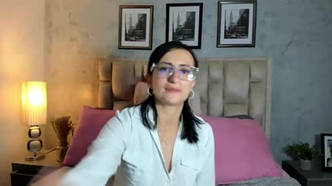Snapshot of meganfennix chatting on June 4, 2026, 11:27 am meganfennix online show from June 4, 2026, 11:27 am