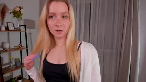Elly online show from April 20, 2026, 7:37 pm
