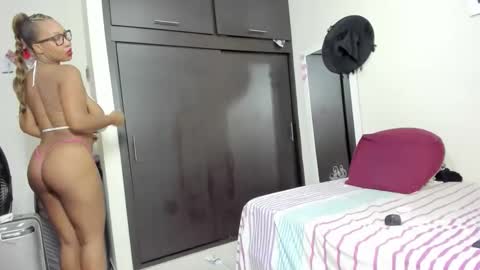 Snapshot of meganhotxx2 chatting on October 22, 2025, 4:13 am megan online show from October 22, 2025, 4:13 am