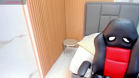 M E G A N  online show from October 28, 2025, 12:41 pm