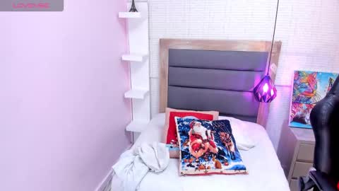 M E G A N  online show from December 18, 2025, 3:23 am