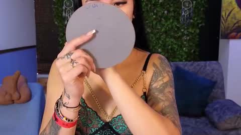 Mei online show from November 22, 2025, 11:31 am