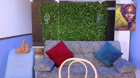 Mei online show from November 23, 2025, 11:43 am