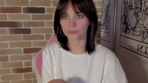 Katie  Payne online show from October 26, 2025, 3:51 pm