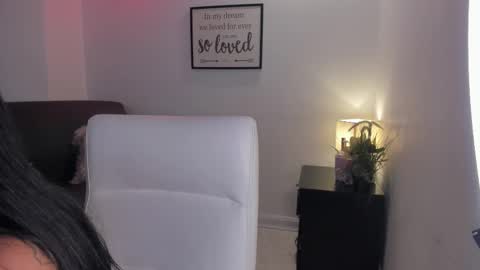 melan_owen online show from November 28, 2025, 11:02 am