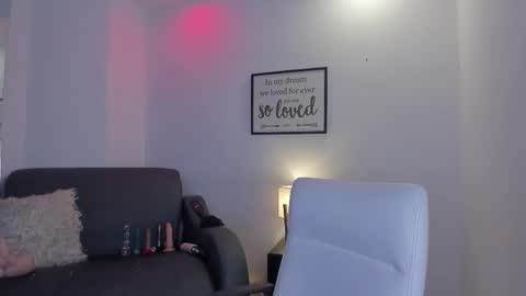 melan_owen online show from December 20, 2025, 11:06 am