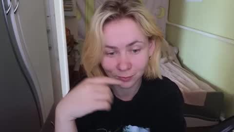 Mila online show from April 21, 2026, 7:47 am