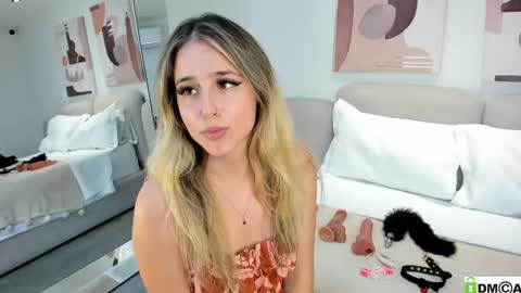 Melanie Baez online show from February 10, 2025, 9:04 am