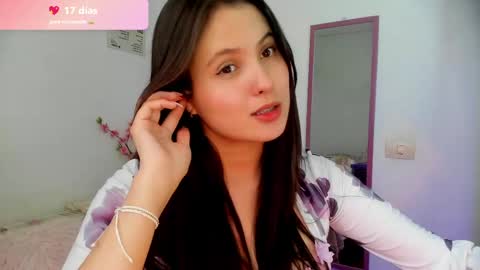 Snapshot of melanieev chatting on May 12, 2026, 7:22 pm mel online show from May 12, 2026, 7:22 pm