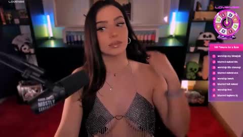 Melanie  online show from November 30, 2025, 6:01 pm