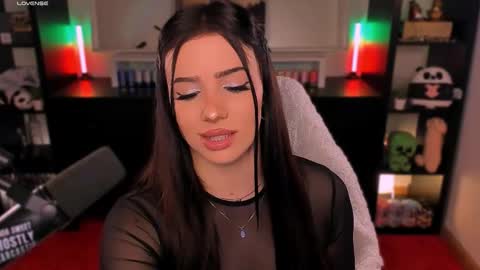 Melanie  online show from December 1, 2025, 7:41 pm