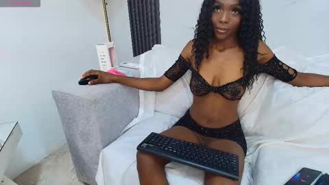 Snapshot of melaniepatton chatting on October 25, 2025, 1:18 pm Melanie online show from October 25, 2025, 1:18 pm