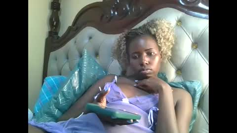 Snapshot of melaninblue chatting on June 8, 2026, 4:07 pm melaninblue online show from June 8, 2026, 4:07 pm
