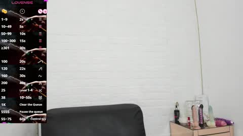 melannie roses online show from October 8, 2025, 12:03 pm