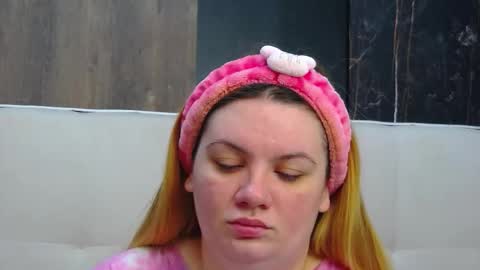 Snapshot of melanniebrown chatting on December 16, 2025, 7:02 am melanniebrown online show from December 16, 2025, 7:02 am