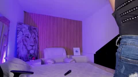 MelanyLuv online show from November 5, 2025, 8:09 pm