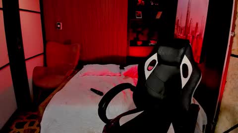 MelanyLuv online show from December 4, 2025, 11:57 pm