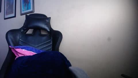 melany online show from December 30, 2024, 6:49 pm