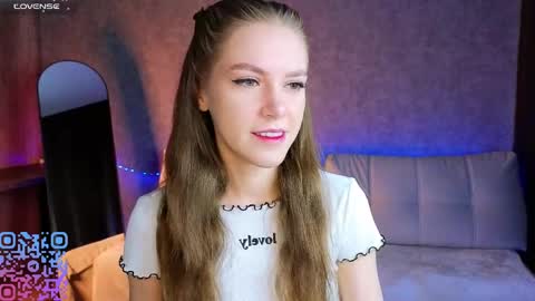 Melee Eva - Thumbs Up please  online show from April 7, 2026, 7:42 am