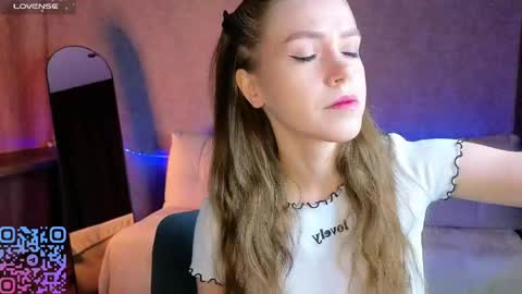 Melee Eva - Thumbs Up please  online show from April 12, 2026, 7:46 am