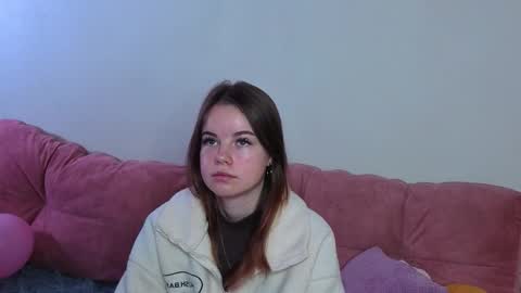 Snapshot of meliamaheia chatting on October 31, 2025, 7:42 am Erica online show from October 31, 2025, 7:42 am