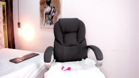 Meliisa  online show from June 4, 2026, 8:04 pm