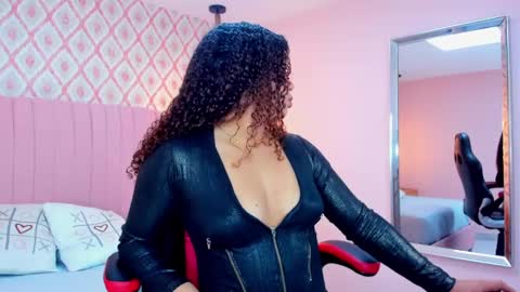 M E L I N A  online show from March 7, 2025, 7:27 pm