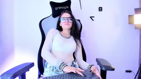 melisa_meow online show from February 10, 2026, 1:37 pm