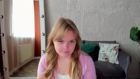 Sophia online show from September 24, 2025, 7:23 am