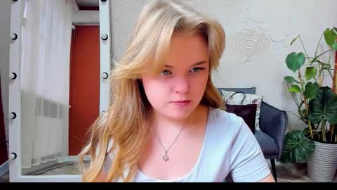 Sophia online show from October 23, 2025, 12:26 pm