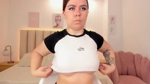 melissa_es online show from September 17, 2025, 11:56 am