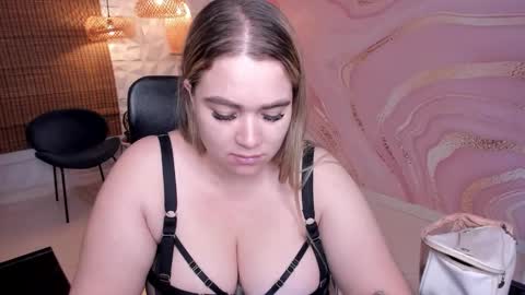 MELISSA online show from October 8, 2025, 3:09 pm