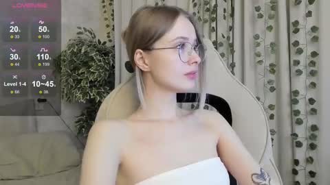 mell milles online show from October 31, 2025, 3:13 pm