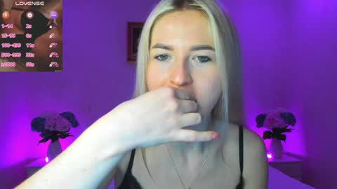 Mellina online show from December 3, 2024, 9:45 pm