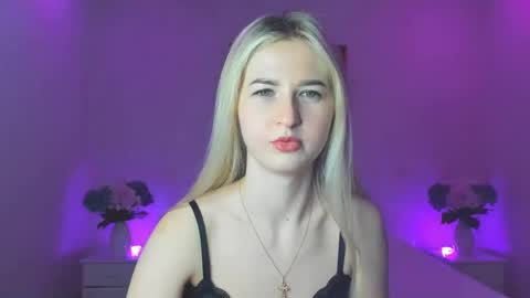 Mellina online show from February 18, 2025, 9:42 pm