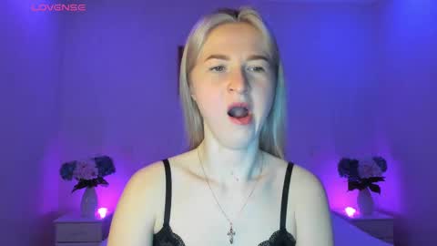 Mellina online show from March 8, 2025, 9:40 pm