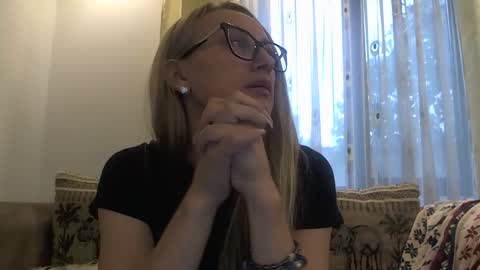 Melly online show from October 3, 2025, 6:32 am