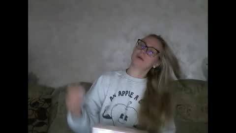 Melly online show from October 7, 2025, 6:54 am