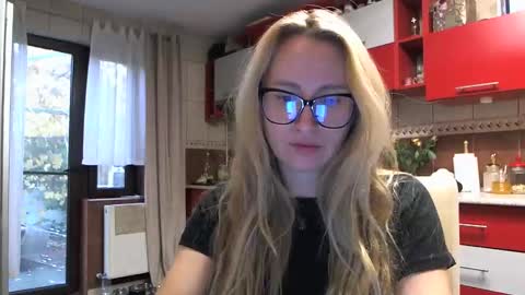 Melly online show from October 21, 2025, 6:14 am