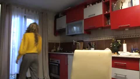 Melly online show from October 29, 2025, 8:16 am