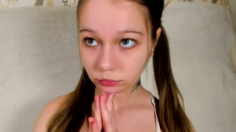 MelMooon online show from February 15, 2026, 8:16 pm